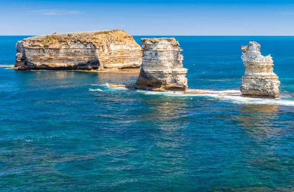 Mészkő sziklák, mint az óceánon, Great Ocean Road, Ausztrália — Stock Fotó