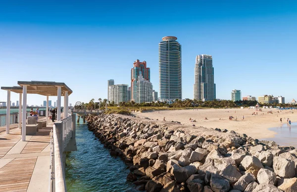 Lindos skyline de Miami em South Pointe Park — Fotografia de Stock