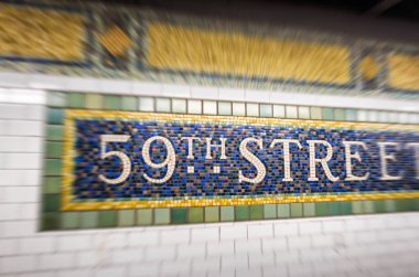 59 sokak New York'ta metroda imzalamak 