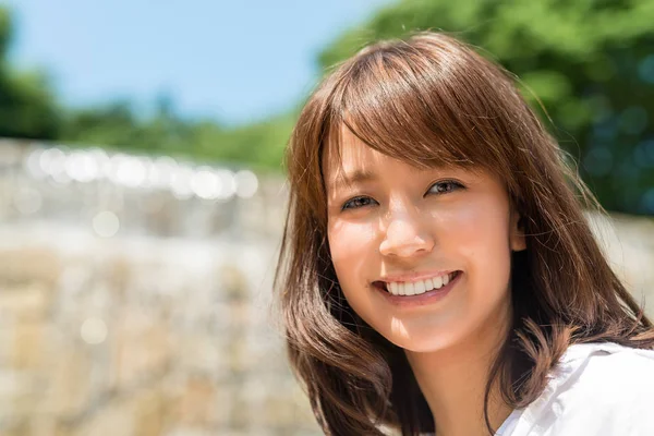 Hermosa mujer joven japonesa — Foto de Stock
