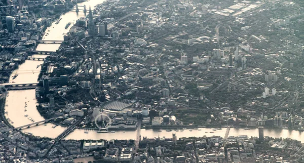 Vista borrosa del horizonte de Londres desde el avión — Foto de Stock