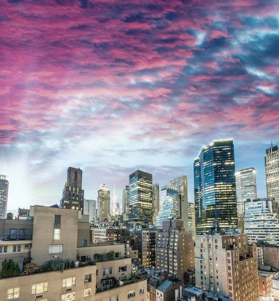 Widok z lotu ptaka Midtown Manhattan, New York City o zmierzchu — Zdjęcie stockowe