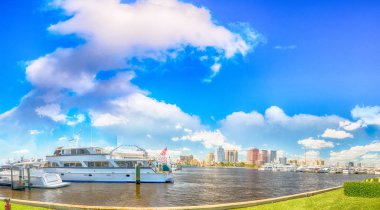 West Palm Beach, Florida. Panoramik şehir manzarası güzel bir Tarih 