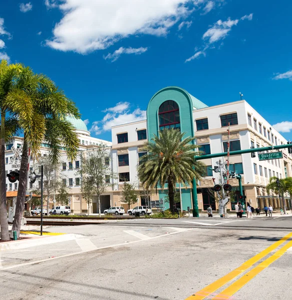 West Palm Beach, Fl - januari 2016: Cityscape op een mooie zon — Stockfoto