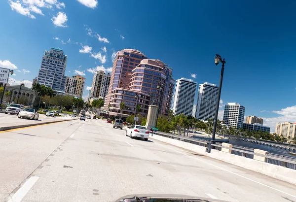 West Palm Beach, Fl - Ocak 2016: Güzel bir güneş Cityscape — Stok fotoğraf