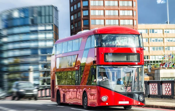 Double Decker buss på Lambeth bridge, London — Stockfoto