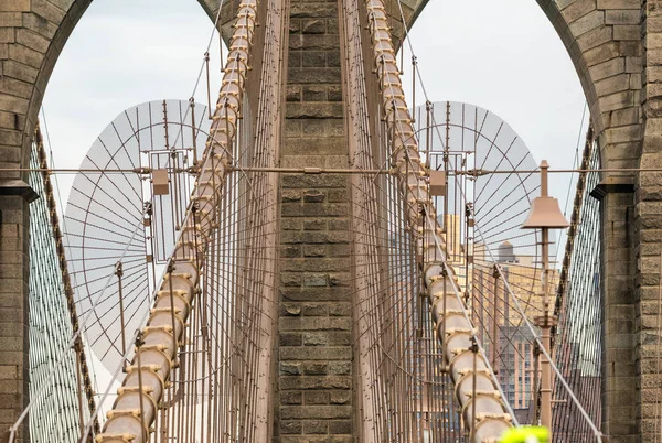 Columns of Brooklyn Bridge detail, New York City — Stock Photo, Image