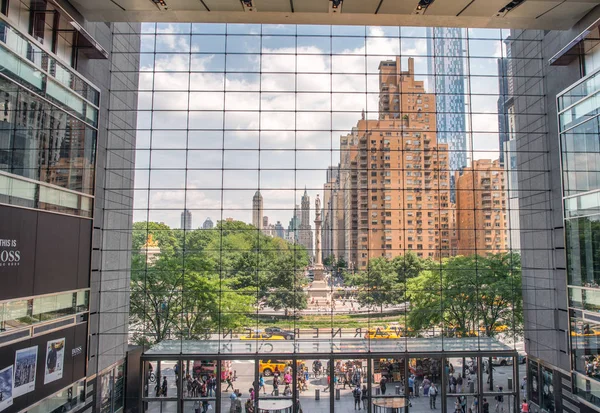New York City - juni 2013: Time Warner Building modern interiör — Stockfoto