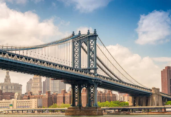 Manhattan Bridge sett från undersidan, New York City — Stockfoto