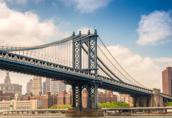 The Manhattan Bridge as seen from underneath, New York City — Stock Photo, Image