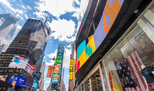 NEW YORK CITY - JUNE 2013: Times Square, featured with Broadway — Stock Photo, Image