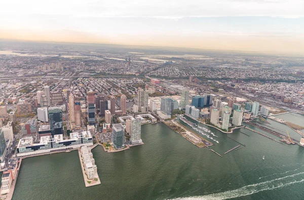 曼哈顿东区从直升机-纽约城-看到我们 — 图库照片