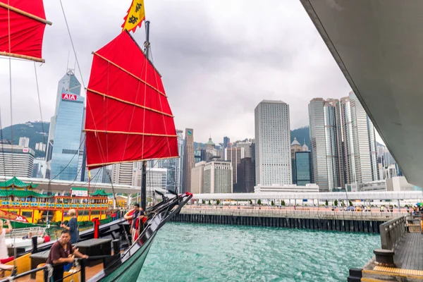 HONG KONG, CHINA - APRIl 2014: Hong Kong Victoria Harbour in Chi — Stock Photo, Image