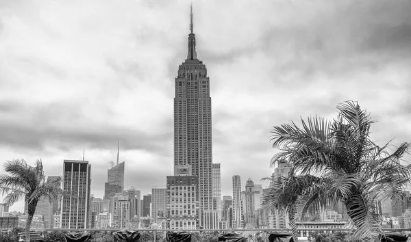 NUEVA YORK CITY - JUNIO 2013: El Empire State Building en Nueva York — Foto de Stock