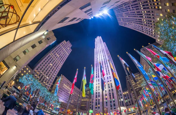 NUEVA YORK - 5 de noviembre: Rockefeller Center el 5 de noviembre de 2015 en —  Fotos de Stock