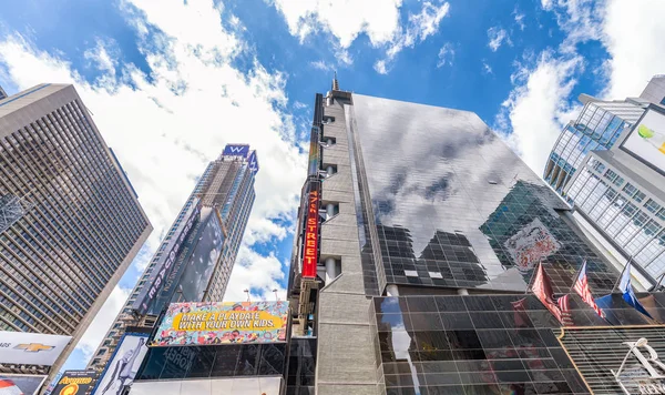 뉴욕 시티-6 월 2013: 타임 스퀘어, 브로드 웨이와 기능 — 스톡 사진