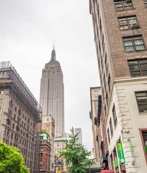 НЬЮ-ЙОРК - ИЮНЬ 2013: Эмпайр Стейт Билдинг в Нью-Йорке — стоковое фото