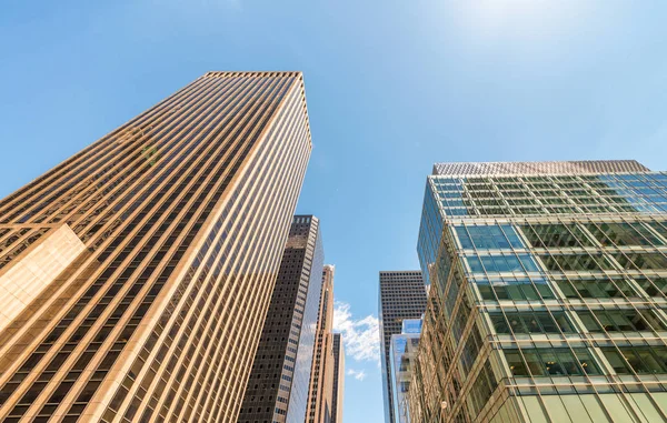 Edificios de la ciudad de Nueva York Manhattan Midtown desde la calle — Foto de Stock