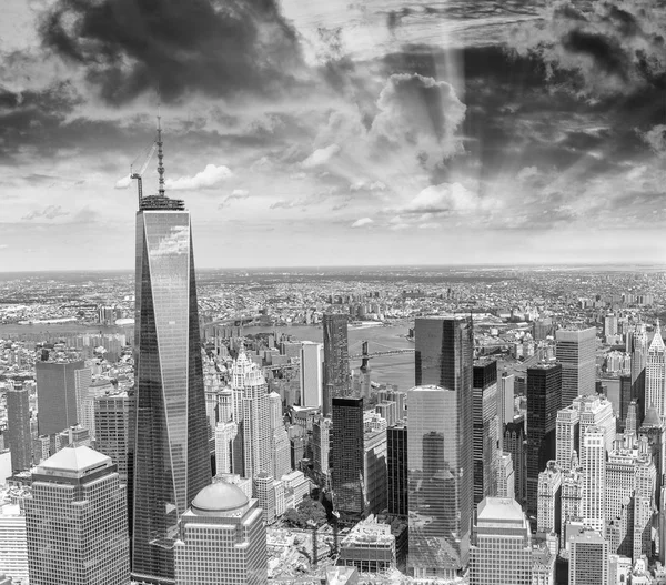 直升机的曼哈顿下城观晴朗的一天 — 图库照片