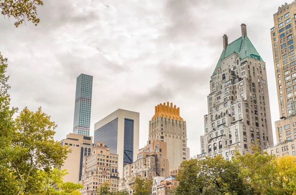 De zonsondergang skyline van Manhattan in de herfst, New York City — Stockfoto