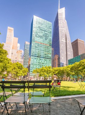 New York City - Haziran 2013: Manhattan yüksek binalar Bryan çevresinde