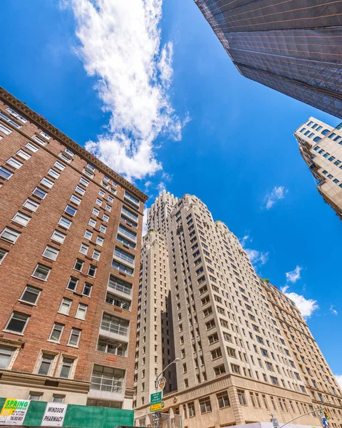 New York City - juni 2013: Van Midtown Manhattan straten, met tal — Stockfoto