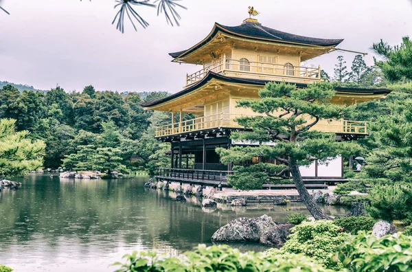 Golden περίπτερο στο Kinkakuji Ναό, Κιότο της Ιαπωνίας — Φωτογραφία Αρχείου