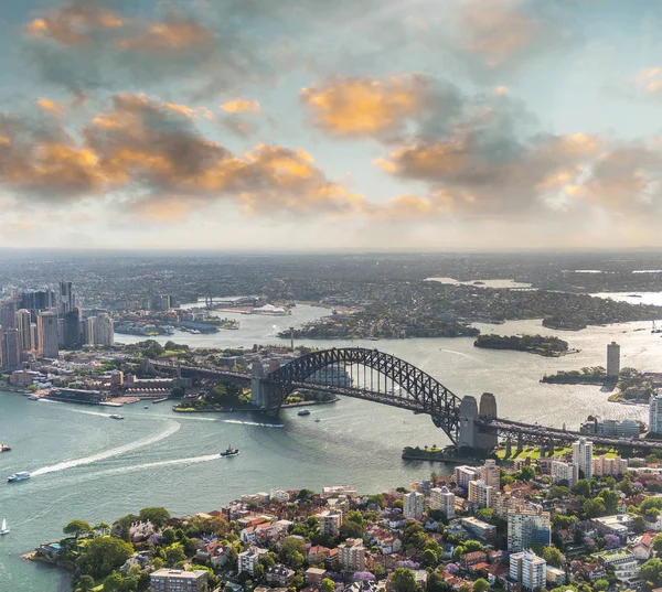 Harbour Bridge pohled z vrtulníku, Sydney, Austrálie — Stock fotografie