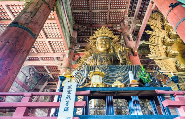 NARA, GIAPPONE - APRILE 2016: Interno del Tempio Todai-Ji. E 'una B. — Foto Stock