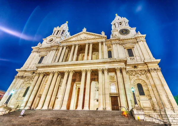 Catedral de San Pablo por la noche, Londres — Foto de Stock