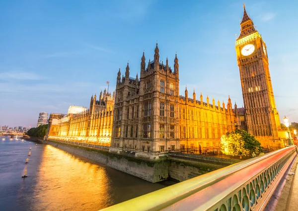 Vista do pôr-do-sol da Ponte e Palácio de Westminster, Londres — Fotografia de Stock