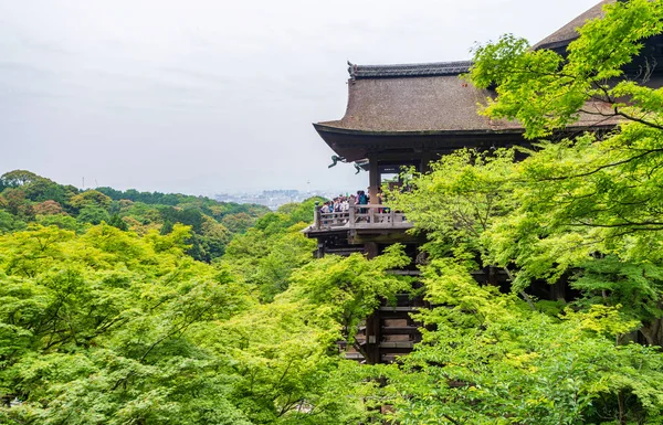 Kiyomizu-Dera Temple a borús tavasz, Kyoto, Japán — Stock Fotó