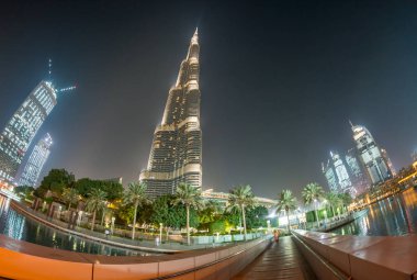 Gece ışıkları Burj Dubai Kongre ve Sergi Sarayı