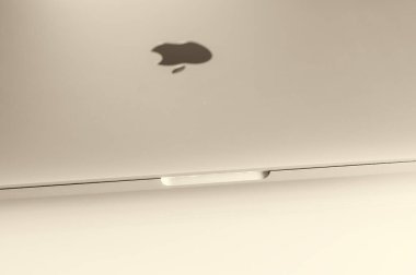 Yeni Apple Macbook Pro