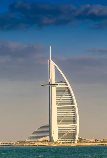 Отель Бурдж аль-Араб в Дубае — стоковое фото