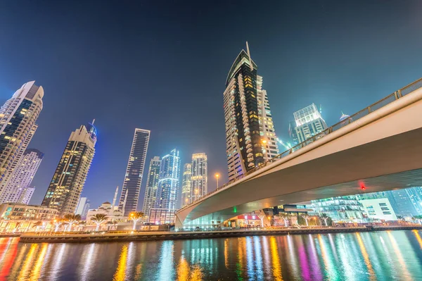 Высокие небоскребы Dubai Marina — стоковое фото