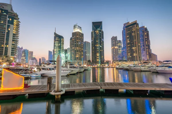 Небоскрёбы Dubai Marina — стоковое фото
