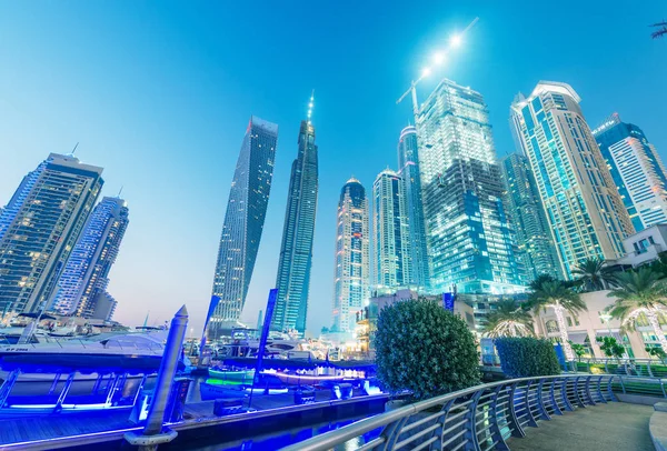 Coucher de soleil sur Dubai Marina skyline — Photo