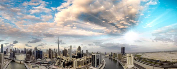 Downtown Dubai hava görünümünü alacakaranlıkta