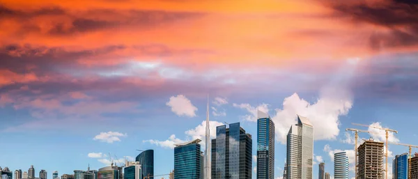 Rascacielos altos del centro de Dubai —  Fotos de Stock