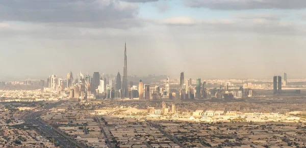 Horizonte de Dubai da baixa — Fotografia de Stock