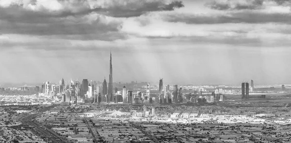 Horizonte de Dubai da baixa — Fotografia de Stock