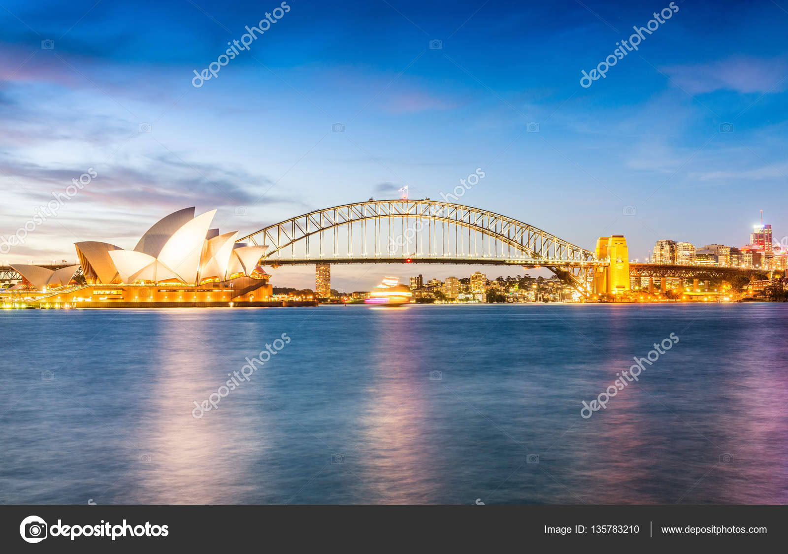 Lights of Sydney skyline at night Stock Photo by ©jovannig 135783210