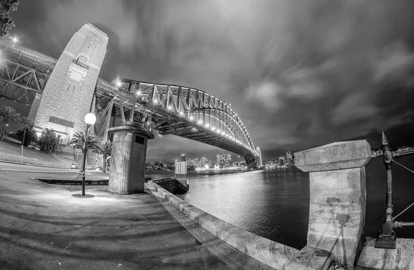 Sydney - říjen 2015: Sydney siluetu za soumraku. Sydney přitahuje 2 — Stock fotografie