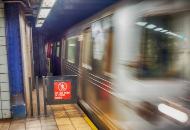 Hızlı trenin metro 