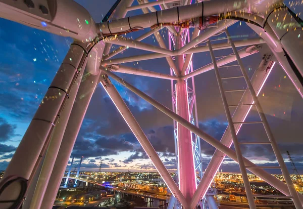 Pôr do sol vista da cidade de Ferris Wheel — Fotografia de Stock