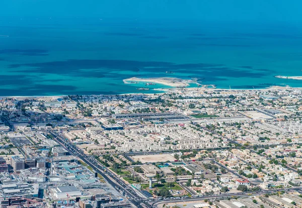 Havet och byggnader i Dubai, Förenade Arabemiraten — Stockfoto