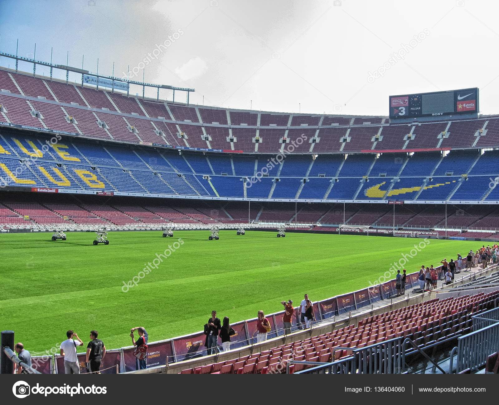 体育场在巴塞罗那诺坎普—— 库存社论照片© jovannig #136404060