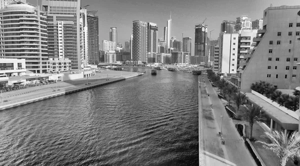 DUBAI - DECEMBER 5, 2016: Aerial view of Dubai Marina skyscraper — Stock Photo, Image