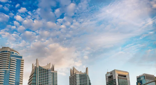 Vista aérea panorâmica do Dubai Downtown ao entardecer — Fotografia de Stock